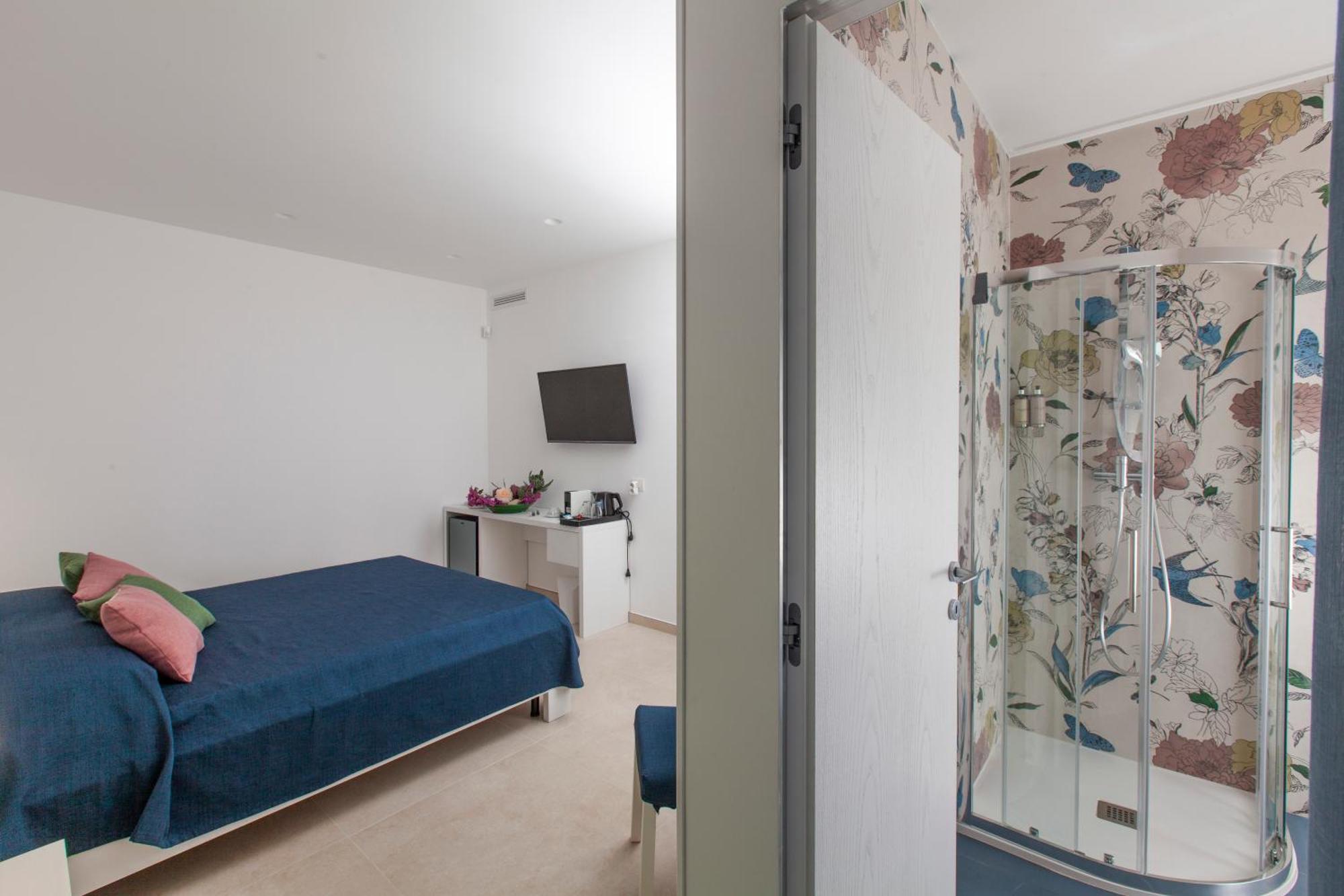 Dimora Nesea Bed & Breakfast Cozze Bagian luar foto